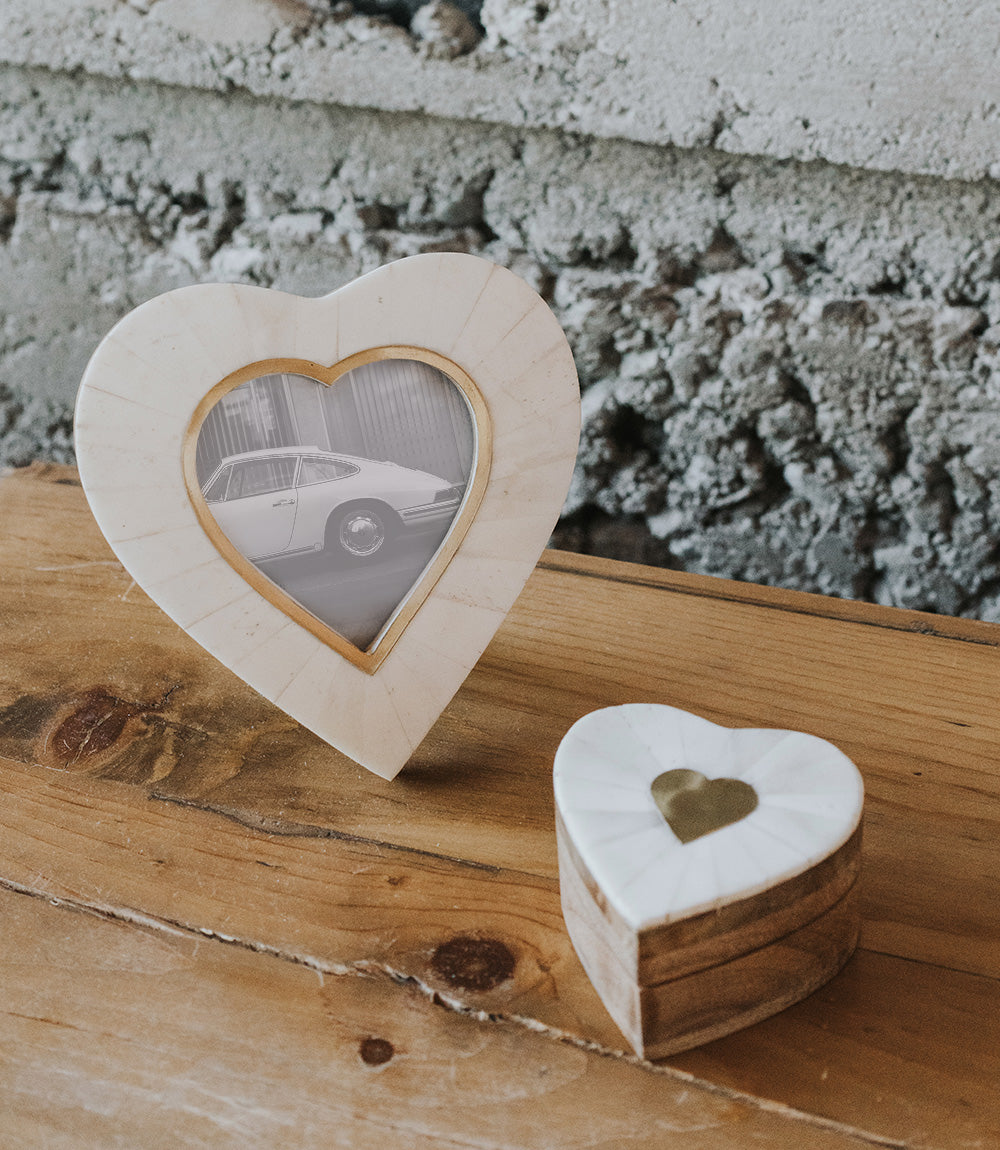 Mukhendu Heart-Shaped 3x3 Picture Frame
